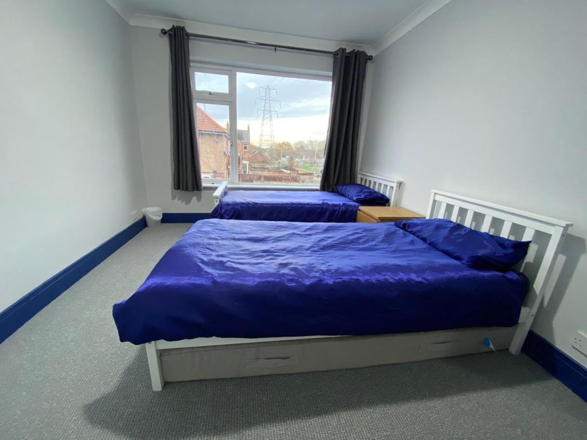 Harewood Lodge - Single And Double Rooms Self Serve Apartment King's Lynn Exterior foto